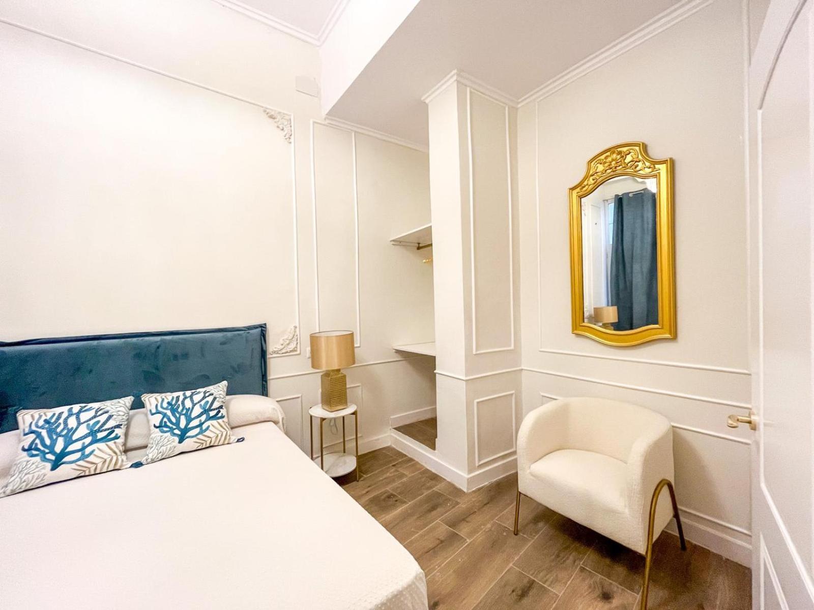 Loles De Cisneros Catedral Apartament Malaga